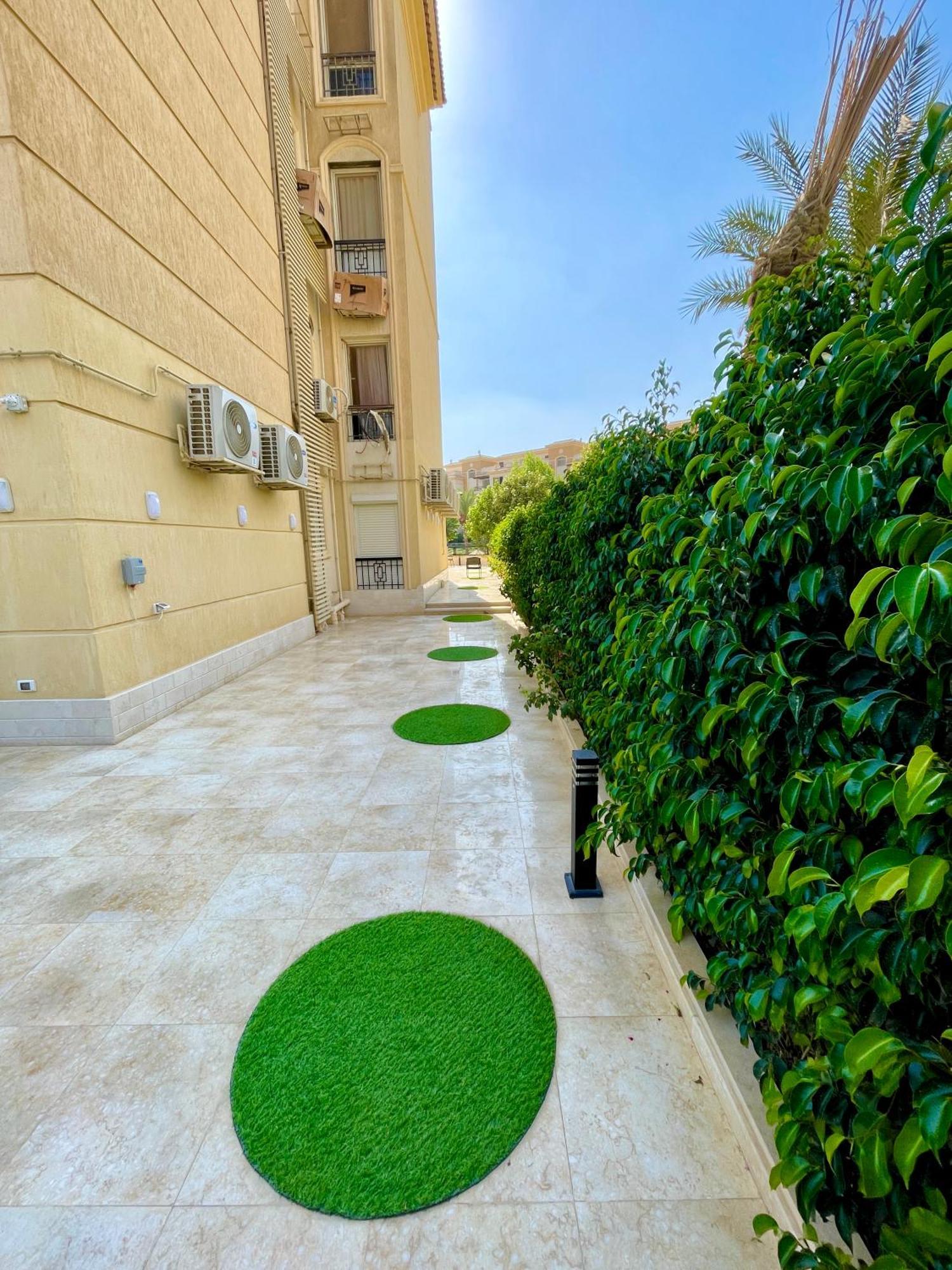 Apartment Direct On The Pool 3br Luxury Cairo