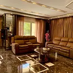 Direct On The Pool 3Br Luxury Apartment