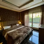 Direct On The Pool 3Br Luxury Apartment