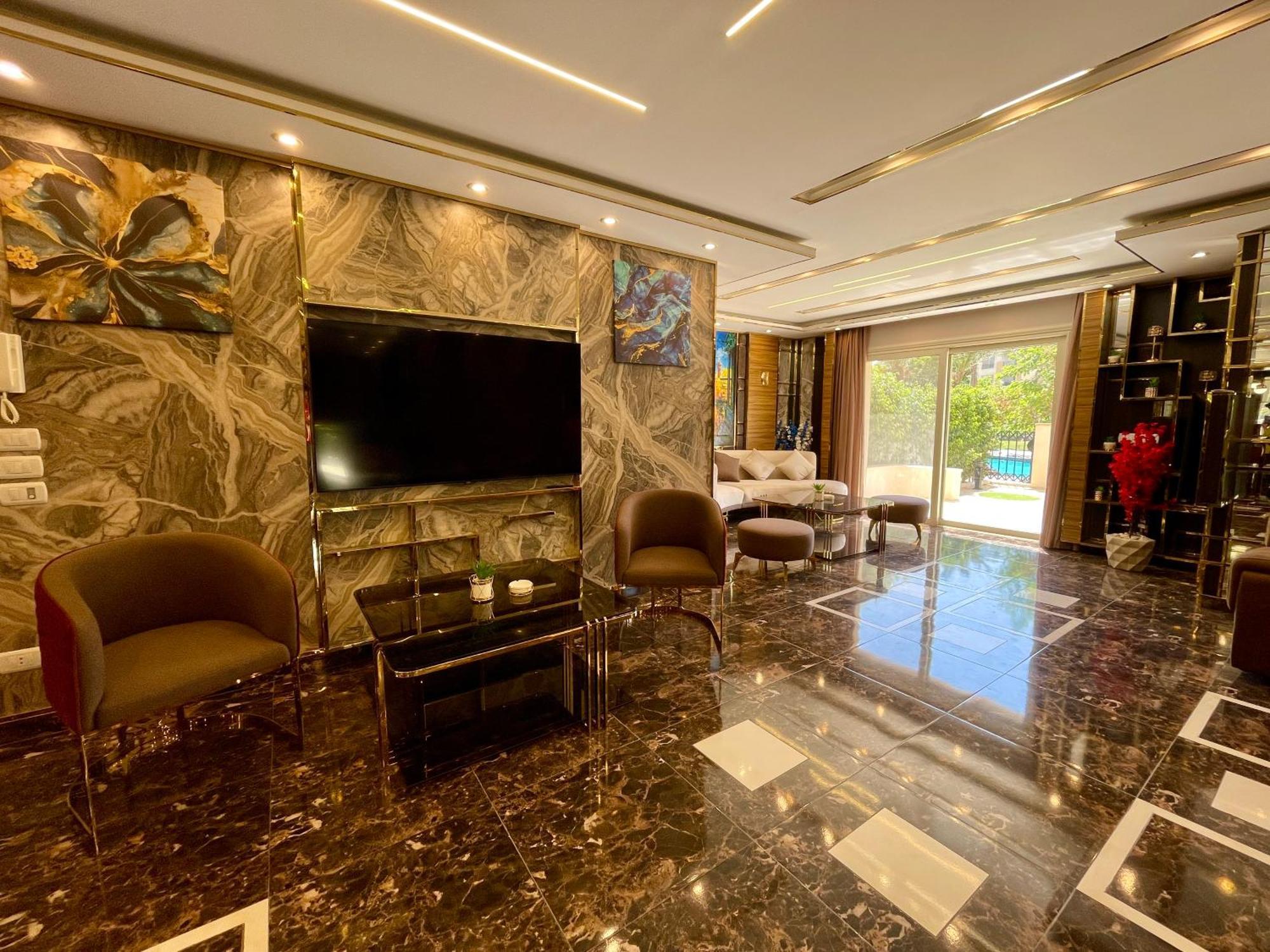 Direct On The Pool 3br Luxury Apartment *