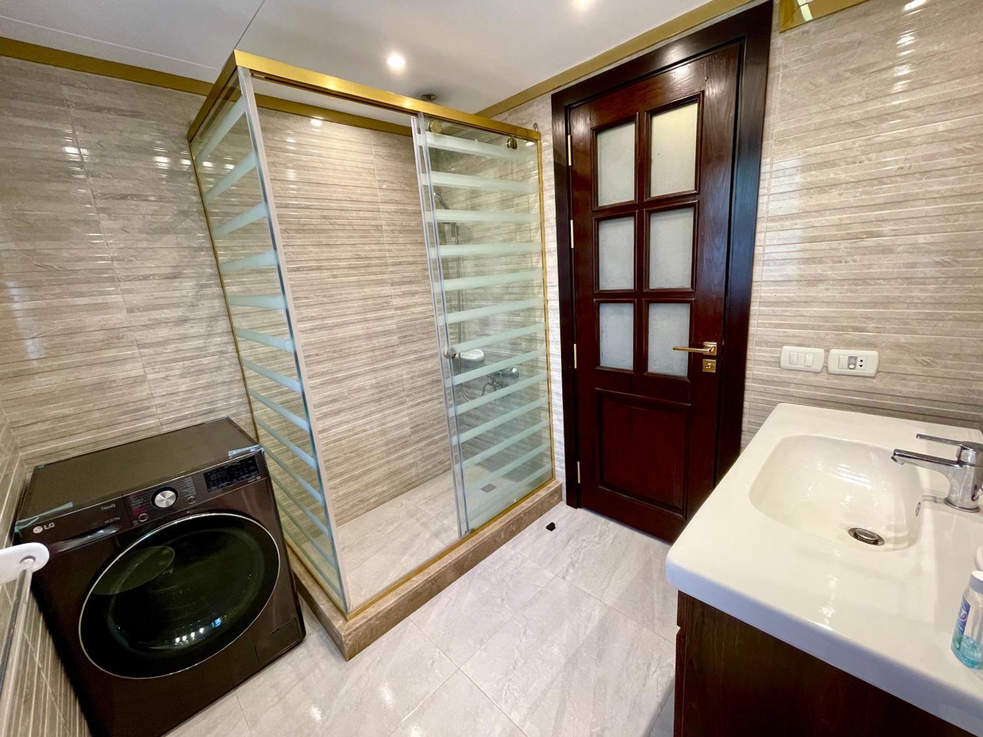 Direct On The Pool 3br Luxury *