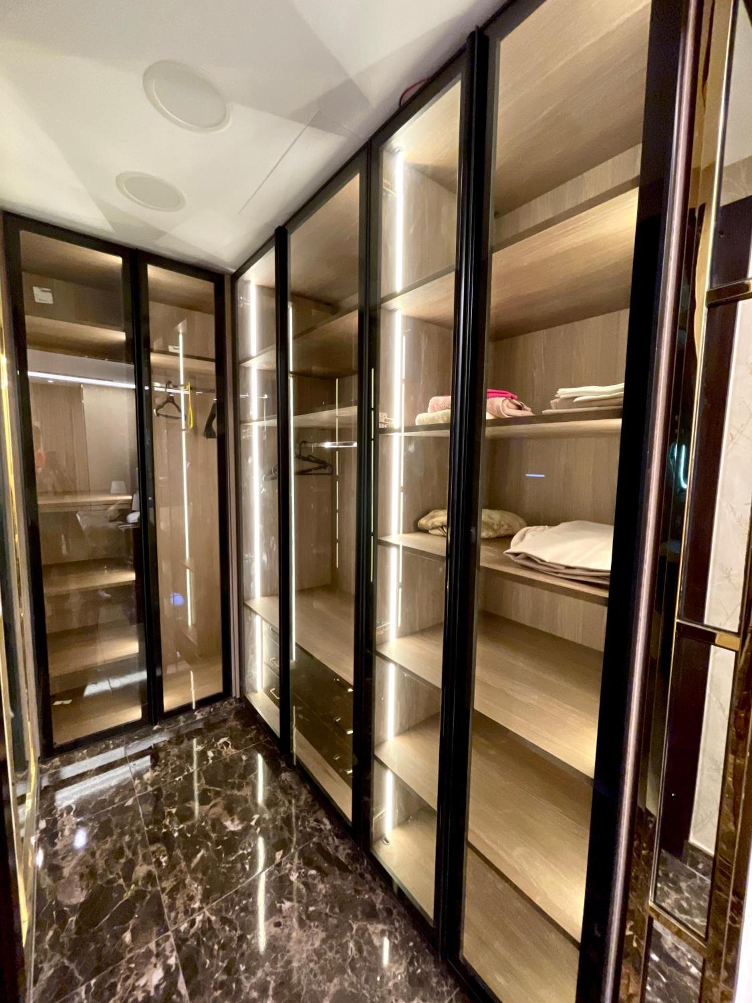 Apartment Direct On The Pool 3br Luxury