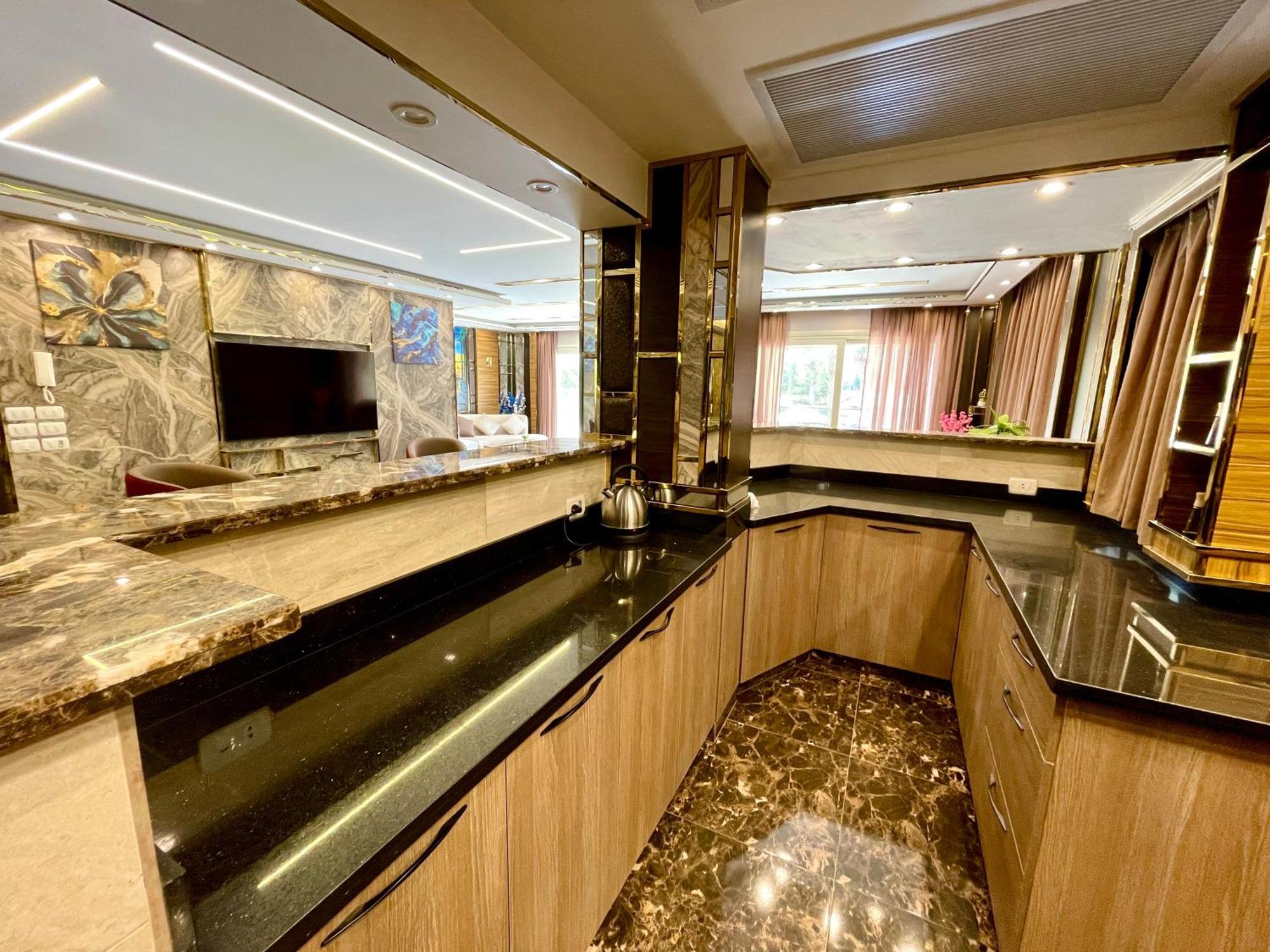 Apartment Direct On The Pool 3br Luxury